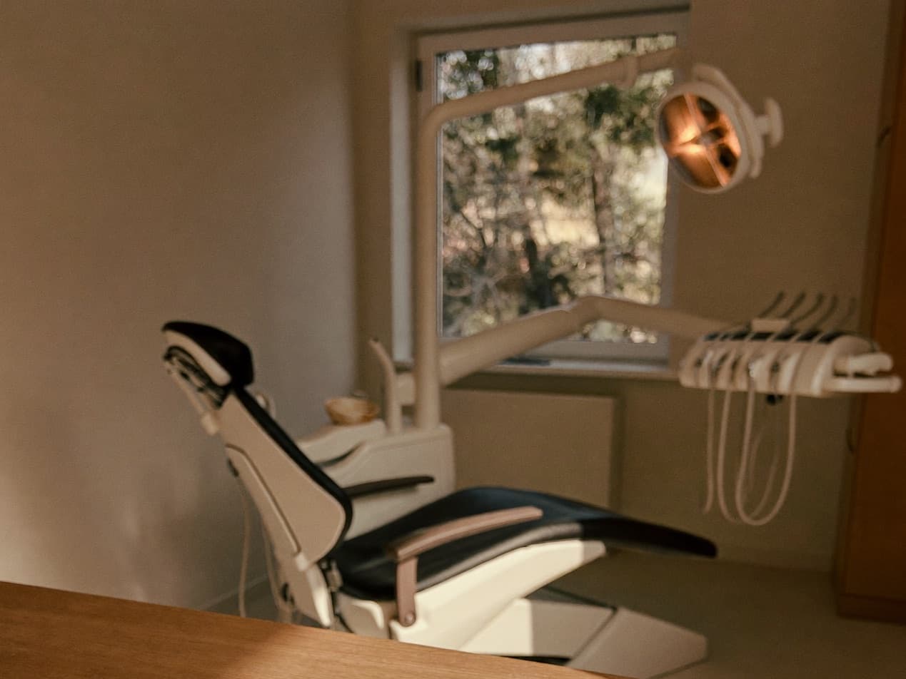 Calm implant treatment suite with a prepared sterile instrument tray